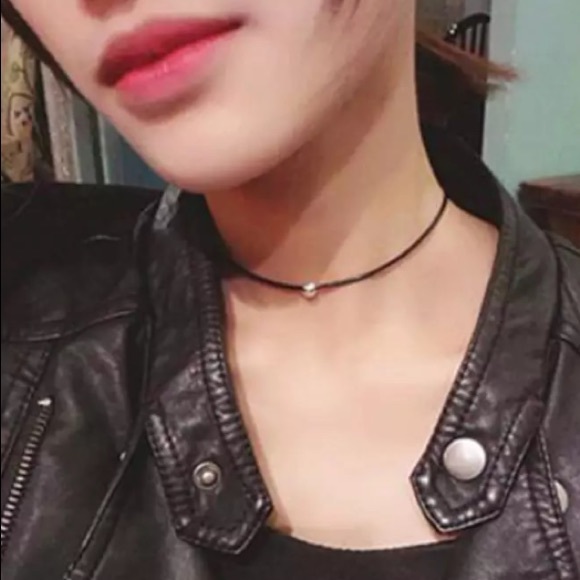 Jewelry - Simple single bead velvet black choker